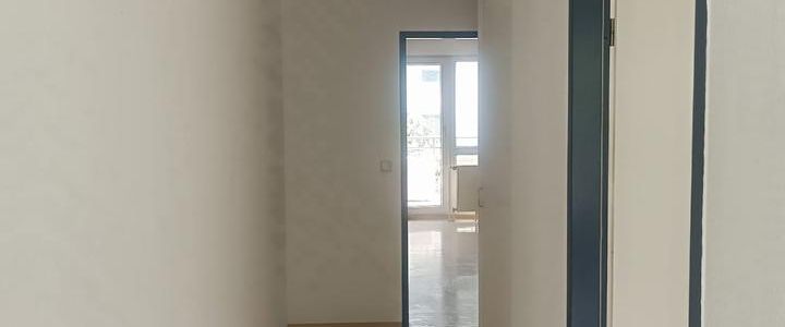 2 ZKB, Einbauküche mit großen Balkon - Photo 1