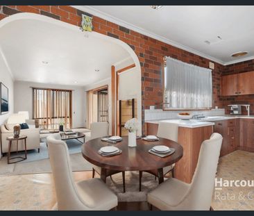 Spacious Family Home in the Heart of Lalor - Photo 3