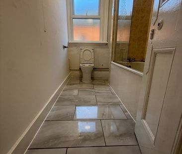 1 Bed Flat, New Road, RG1 - Photo 3