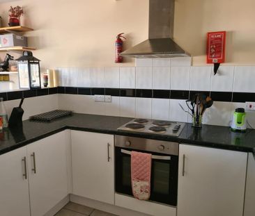 1 bedroom in a house share to rent - Photo 4