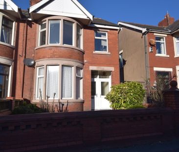 To Let 1 Bed Apartment - Photo 2