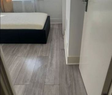 Room in a Shared House, Handcroft Road, CR0 - Photo 2