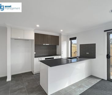 Brand New Modern 4-Bedroom Be The First Ever Tenant! - Photo 3