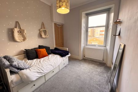 2 Bed, Flat - Photo 4