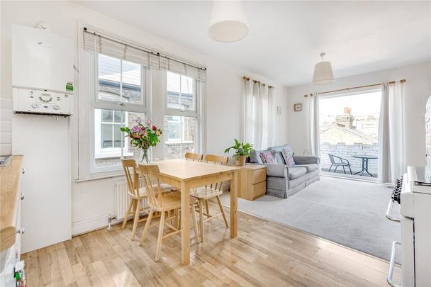 2 bedroom flat to rent - Photo 1