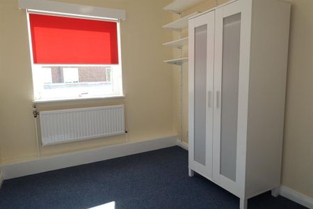4 bedroom private hall to rent - Photo 2