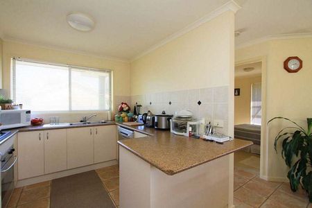 1/22 Mulqueeny Street, Wodonga VIC 3690 - Townhouse For Rent | Domain - Photo 4