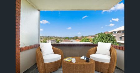 Stylishly Renovated, Light-Filled Residence with Captivating Ocean & District Views - Photo 5