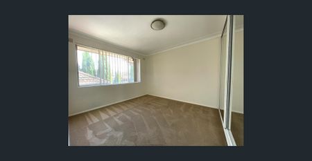 Updated & Spacious Apartment In Boutique Block - Photo 2