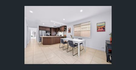 Spacious, Modern Elegance, and Perfectly Located Coastal Gem 3 Beds | 2 Baths | 1 Garage | - Photo 4