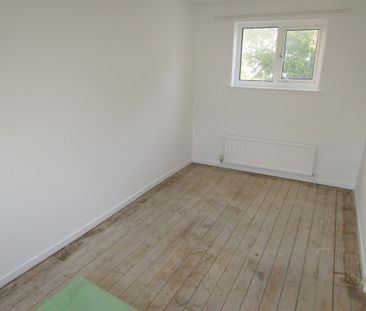 3 bed House - To Let - Photo 4