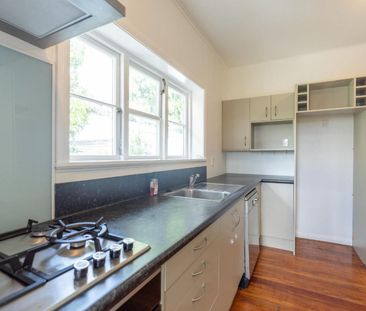 Cutest College Street home - Photo 3