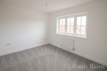 4 bedroom detached house to rent - Photo 4