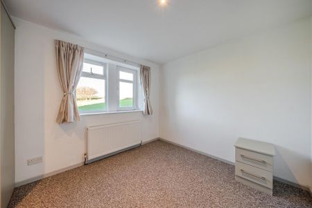 4 bedroom detached bungalow to rent - Photo 3