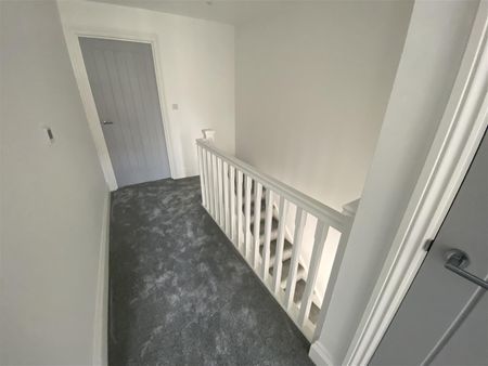 3 Bedroom Maisonette - Photo 5