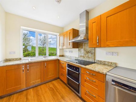 3 bedroom detached bungalow to rent - Photo 5