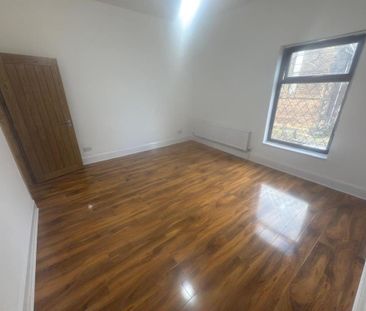 4 bedroom terraced house to rent - Photo 6