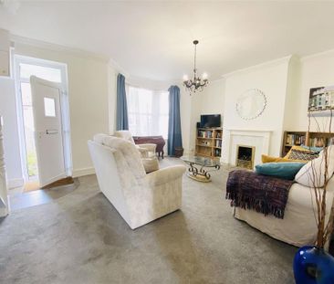 4 bedroom end of terrace house to rent - Photo 3