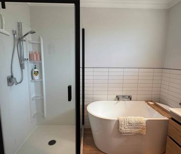 Sunny, Secure, Low-Maintenance Rental in Popular Matua - Photo 2