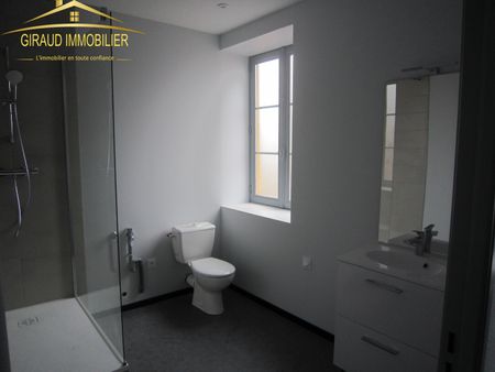 Location Appartement 3 pièces 58m² POUILLY SOUS CHARLIEU 42720 - Photo 5