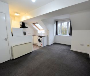 2 bedroom Flat in 123 Hawksworth Rd, Leeds - Photo 2
