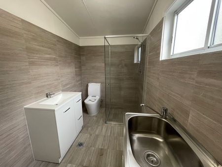 Charming 2-Bedroom Home Close to Everything! - Photo 4