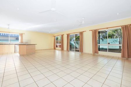 DO YOU WANT AWESOME RELAXATION IN A LARGE HOUSE WITH HYDRO SPA? - Photo 2