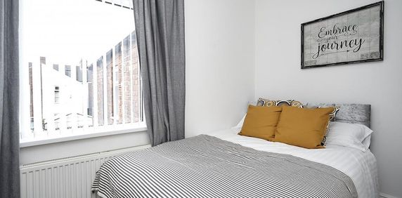 1 bedroom in a house share to rent - Photo 2