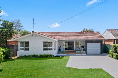 Spacious Family Living in a Prime Macquarie Fields Location - Photo 2