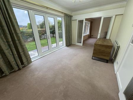 2 bedroom detached bungalow to rent - Photo 3