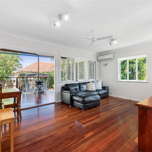 Large Entertaining Deck, Parkside Position - Initial Lease Term of 6 Months Preferred - Photo 1