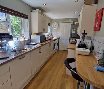 1 bed house / flat share to rent in South Street - Photo 3