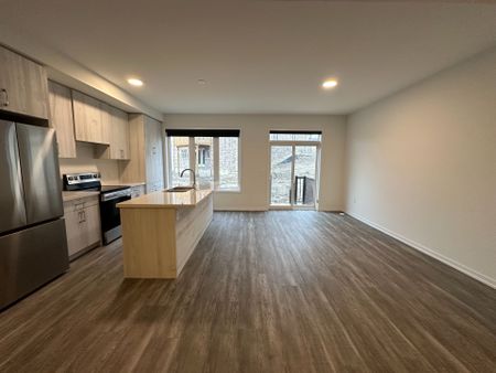 For Lease - 36 Helmkay Avenue, Richmond Hill, Ontario - Photo 4