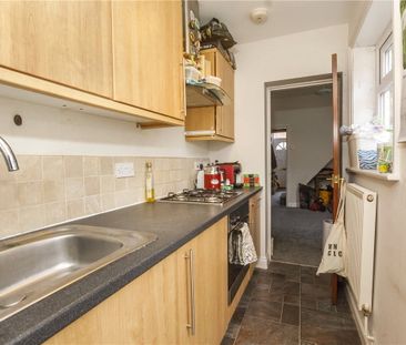 Well-presented 2 bedroom terrace property located in the popular So... - Photo 4