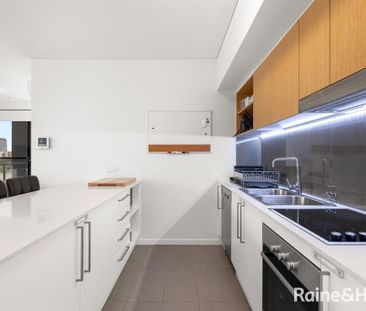 Stylish 2-Bedroom Apartment in Resort-Style 'Landmark' Complex - Photo 1