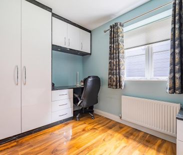 4 bedroom semi-detached house to rent - Photo 5