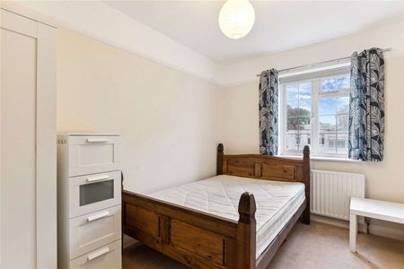 Two bedroom flat close to Clapham Common - Photo 4