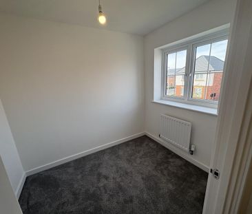 3 bedroom semi-detached house to rent - Photo 1