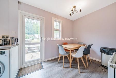 Leaves Green Road, Keston BR2 - Photo 2