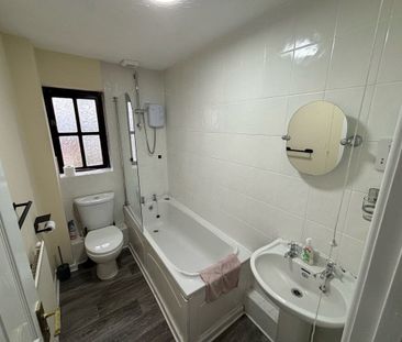 Clos Eileen Chilcott, Llansamlet, SWANSEA - Photo 3