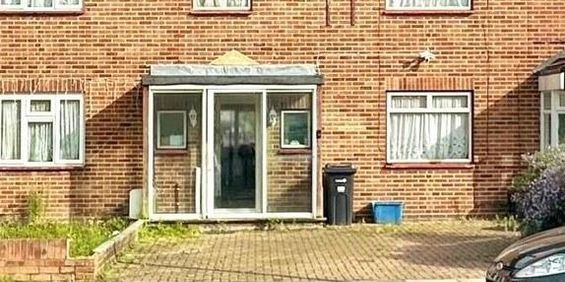 3 bedroom terraced house to rent - Photo 3