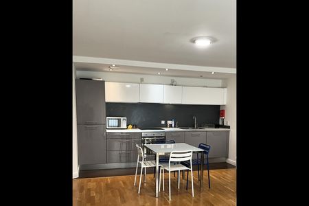 2 Bed Flat, Manchester, M4 - Photo 2