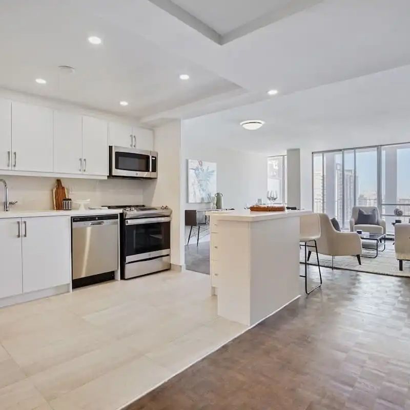 Tower Hill East — Bachelor available at 330 Spadina Road, Toronto - Photo 1