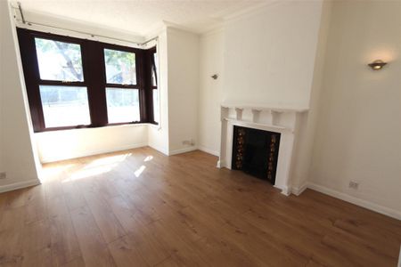 Rayleigh Avenue, Westcliff On Sea - Photo 2