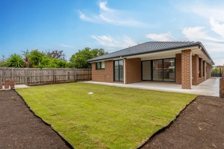 “Stunning 4-Bedroom family Home for $890/week” - Photo 2