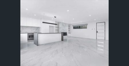 Contemporary comfort in key Location - Photo 3