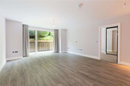Two bedroom apartment in a unique landmark development at the edge of the Pantiles - Photo 2