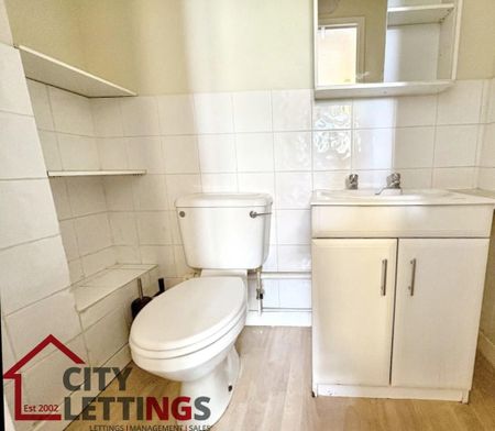 2 bedroom flat to rent - Photo 4