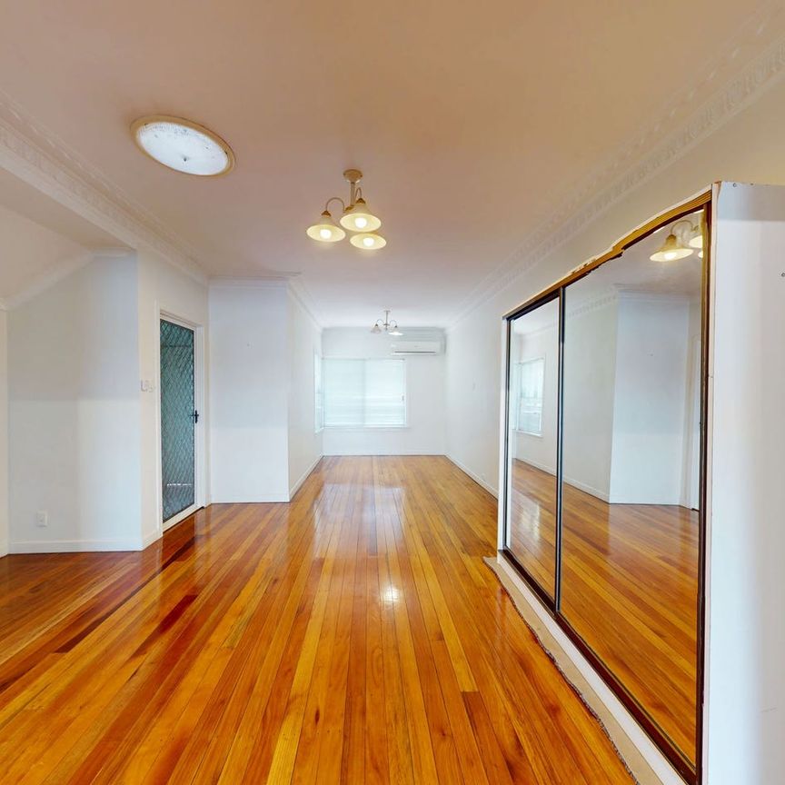 Stunning Family Home with City Views 4 Bedrooms + Pool + Prime Wavell Heights Location - Photo 1