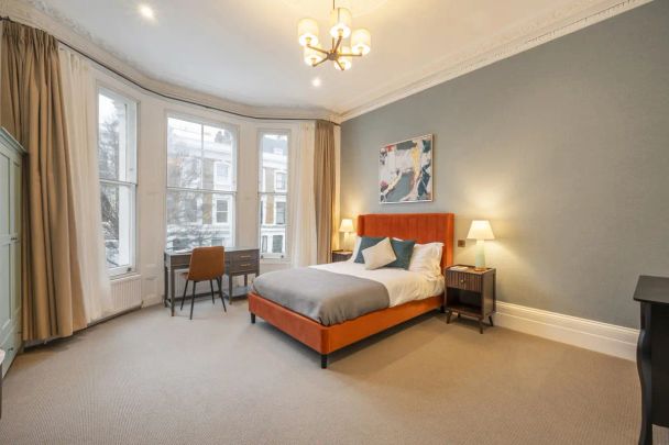 4 bedroom house in London - Photo 1